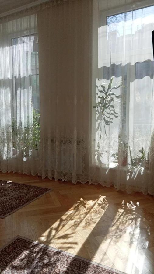 Світла Затишна Квартира В Центрі Біля Оперного Театру З Балконом, Який Виходить У Тихий Львівський Дворик Esterno foto